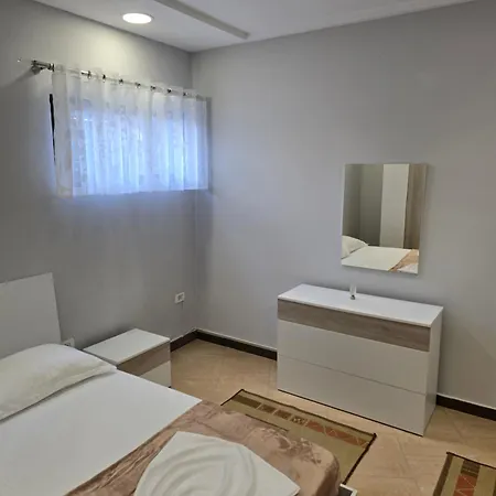 Pine Street Apartment *