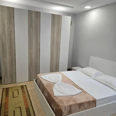 Pine Street Apartment *