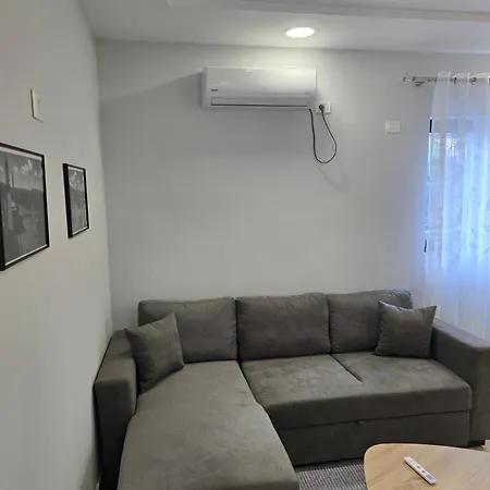 Pine Street Apartment